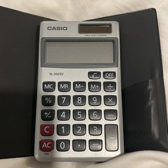 CASIO SMALL CALCULATOR WITH PLASTIC CASE - Picture 9 of 9